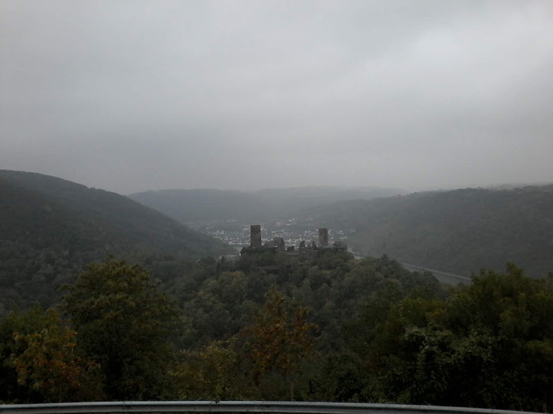 Hügelige Berg mit Bäumen, Die Wette